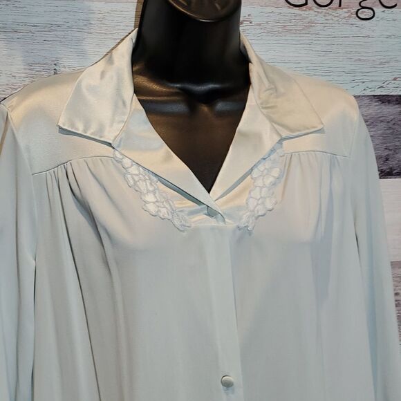 Vintage Vanity Fair XS Pale Blue Nylon Gown With Pockets - Picture 1 of 8